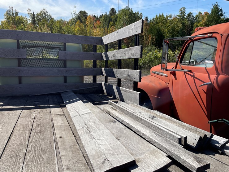 #422-•-1947-ford-1-1/2-ton-stake/flatbed-truck-(has-mi-title)-(houghton,-mi)-image-20