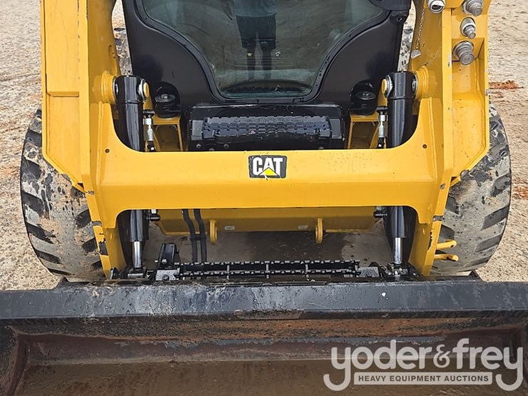 2016-caterpillar-232d-image-17