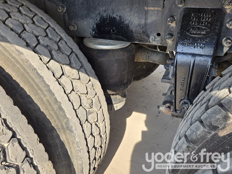 2018-peterbilt-348-image-52