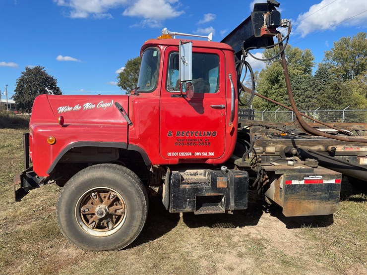 2000-mack-dm690s-image-2