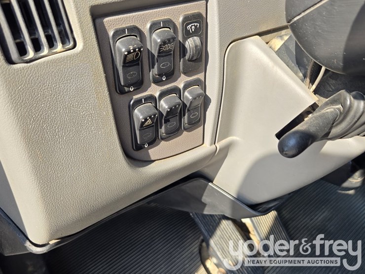 2018-peterbilt-348-image-109