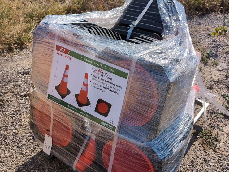 (20)-kj-highway-traffic-cones-28"-x-14"-image-1