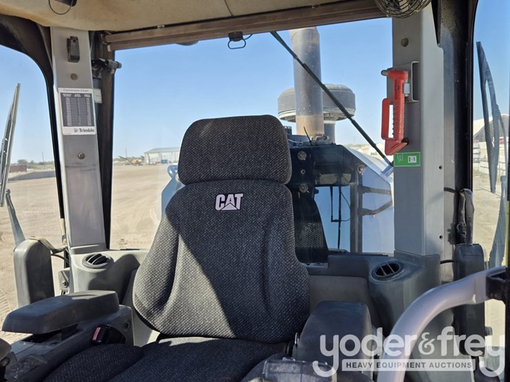 2016-caterpillar-12m3-image-74