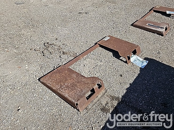 unused-thick-quick-tach-cut-out-mount-plate-to-suit-skidsteer-image-4