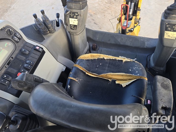 2018-caterpillar-420f2-image-68