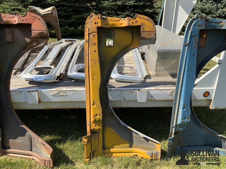 1970-72-chevrolet-front-lh-pickup-fenders-image-10