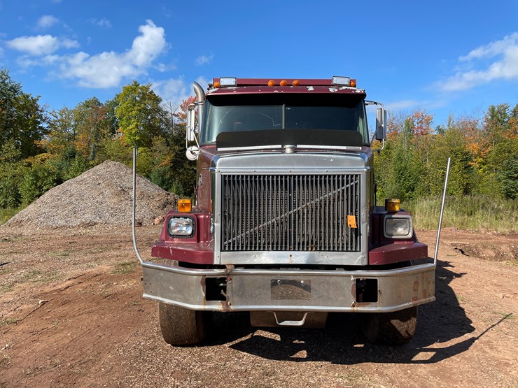#412-•-1988-white-gmc/autocar-quad-axle-dump-truck-(title-in-delay)-(wakefield,-mi)-image-2