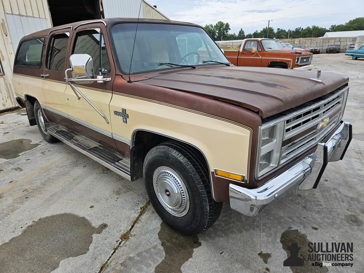 1988-chevrolet-suburban-image-3