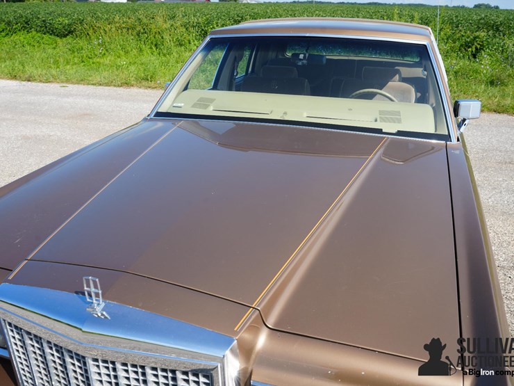 run-#141---1985-lincoln-town-car-signature-series-image-10
