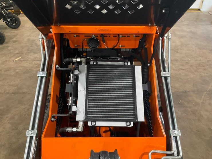 #1008-•-new-land-hero-ldh-t460-mini-track-skid-steer-loader-image-12