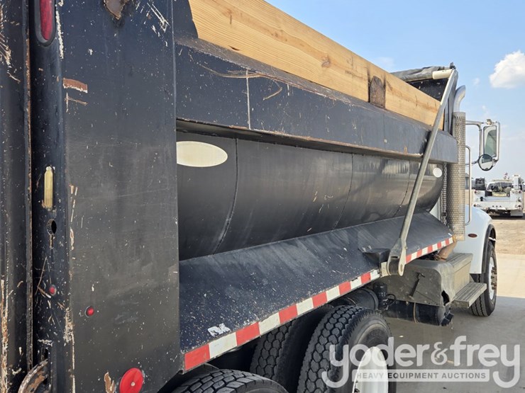 2018-peterbilt-348-image-63