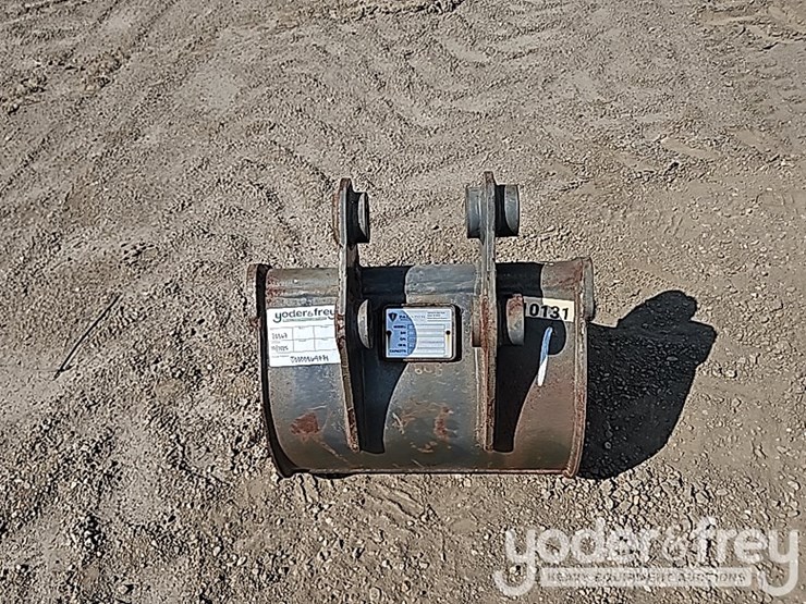 18"-hd-mini-excavator-bucket-image-4
