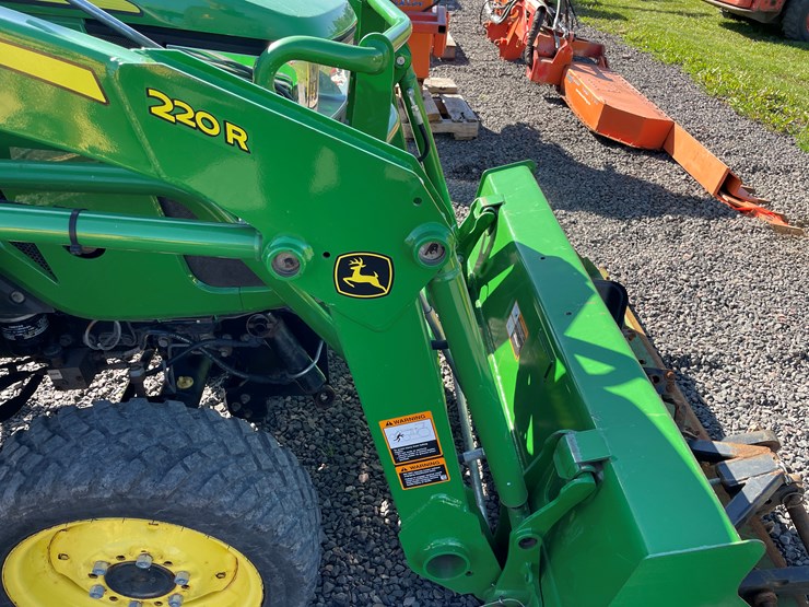 2019-john-deere-2038r-image-29