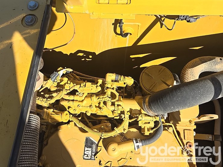 2018-caterpillar-320-image-51