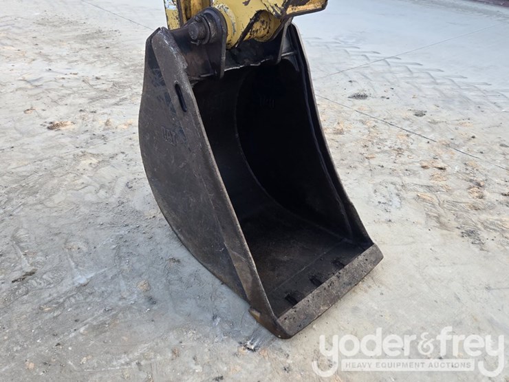 2018-caterpillar-420f2-image-19