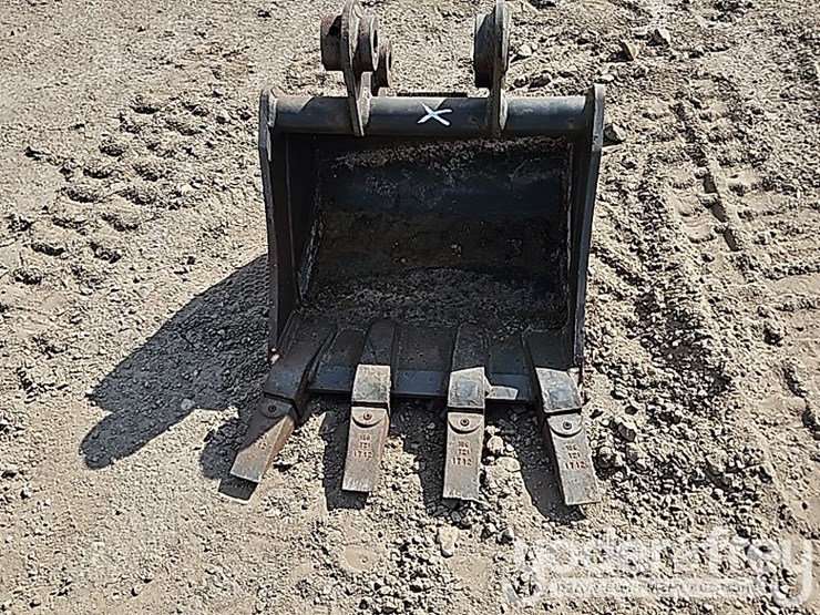 18"-hd-mini-excavator-bucket-image-8