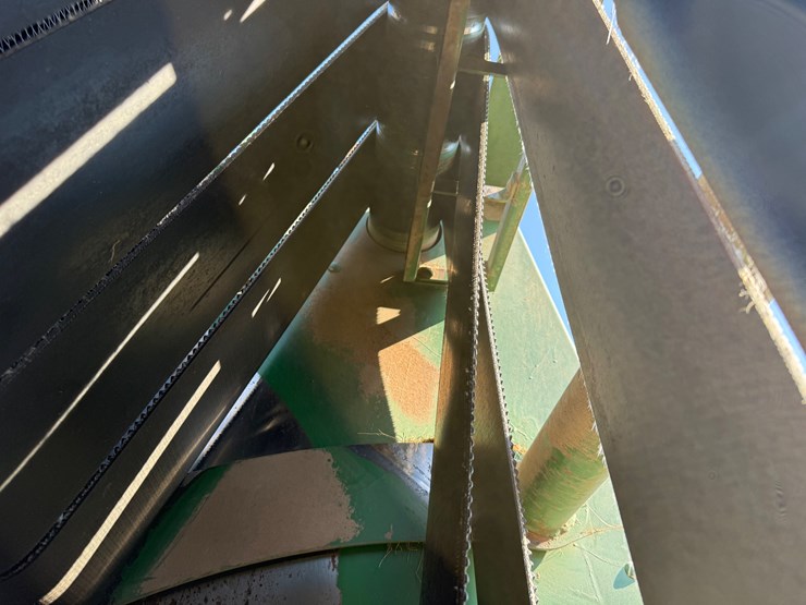 john-deere-330-image-14