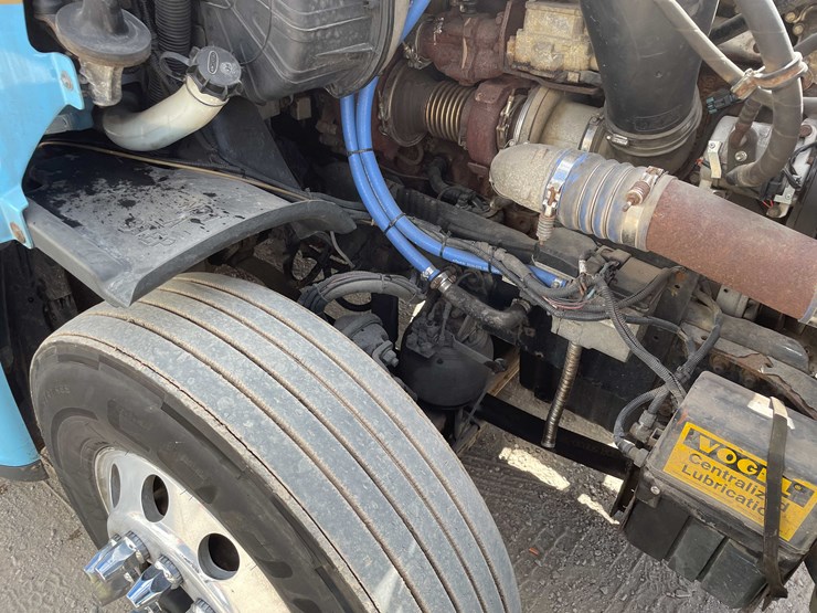 #404-•-2012-freightliner-semi-tractor-(has-wi-title)-(whitelaw,-wi)-image-82