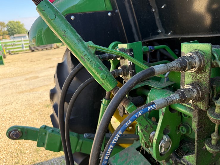john-deere-330-image-8