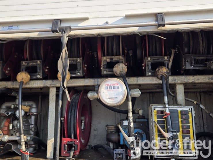 2008-peterbilt-335-image-55