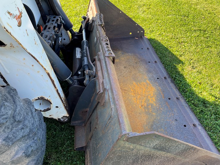 2015-bobcat-s570-image-38