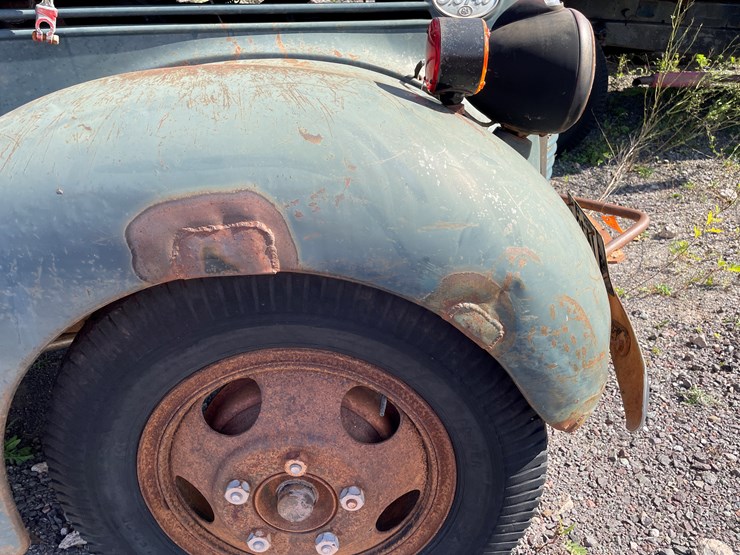 #426-•-vintage-ford-1-1/2-ton-single-axle-dump-truck-(no-title)-(houghton,-mi)-image-39