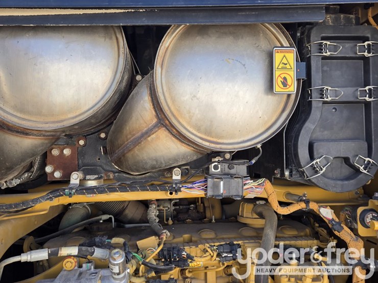 2016-caterpillar-12m3-image-51
