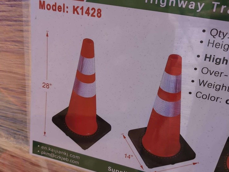 (20)-kj-highway-traffic-cones-28"-x-14"-image-2