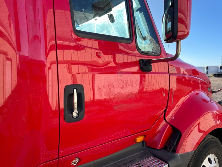 #402-•-2016-international-semi-tractor-(has-wi-title)-(denmark,-wi)-image-21