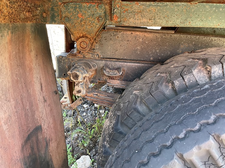 #424-•-vintage-ford-1-1/2-ton-single-axle-dump-truck-(no-title)-(houghton,-mi)-image-32