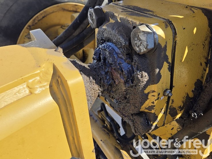 2016-caterpillar-12m3-image-21