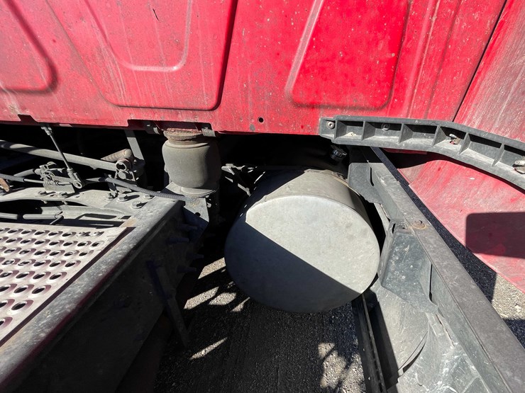 #400-•-2018-international-semi-tractor-(has-wi-title)-(denmark,-wi)-image-34
