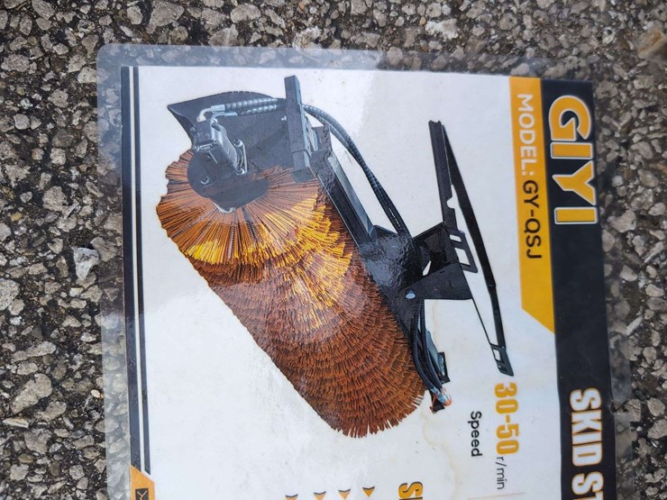 (1)-giyi-skid-steer-sweeper---gy-qsj-image-5