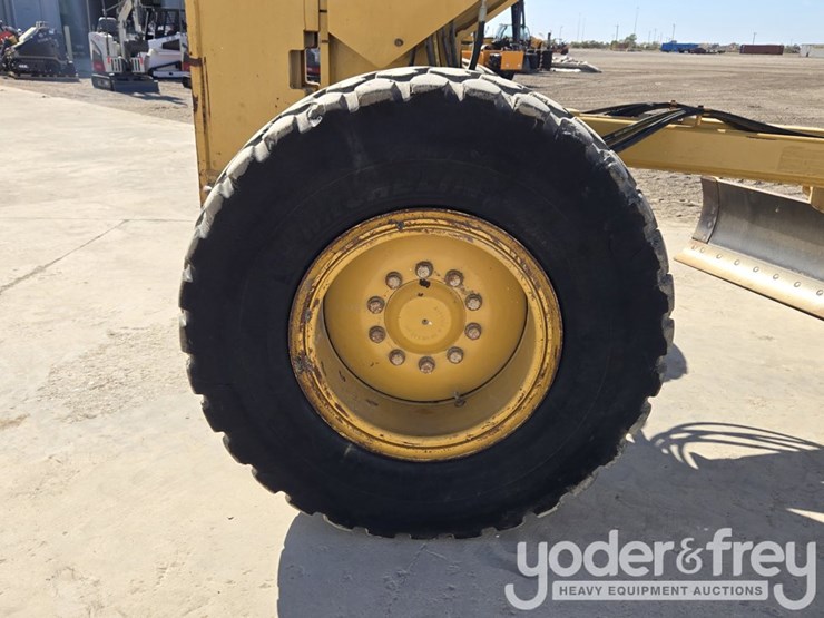 2016-caterpillar-12m3-image-37