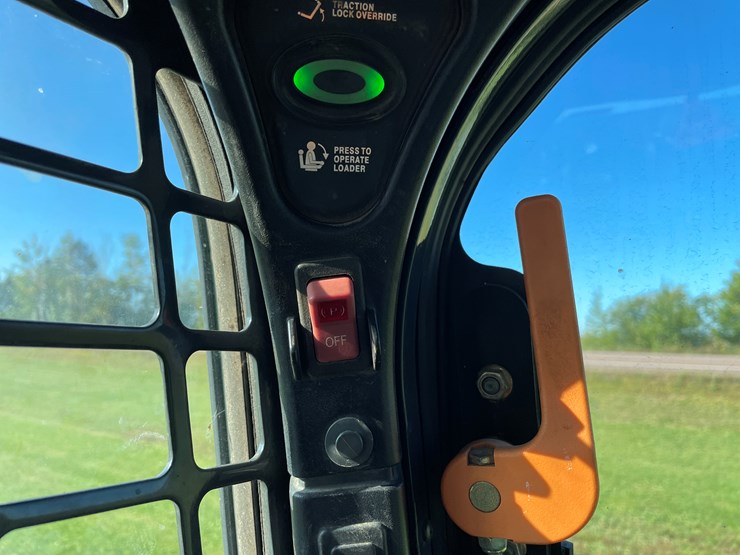 2015-bobcat-s570-image-50
