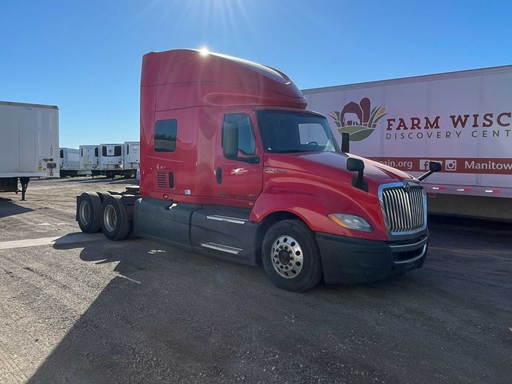 #400-•-2018-international-semi-tractor-(has-wi-title)-(denmark,-wi)-image-7