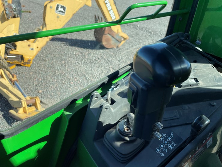 2019-john-deere-2038r-image-43