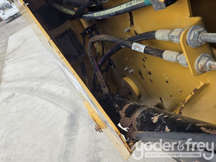 2016-caterpillar-259d-image-31