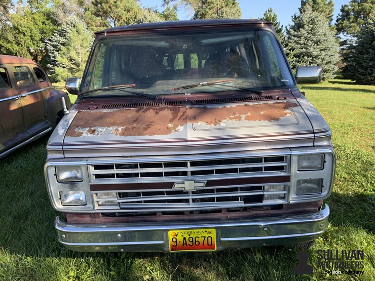 1987-chevrolet-20-conversion-van-image-2
