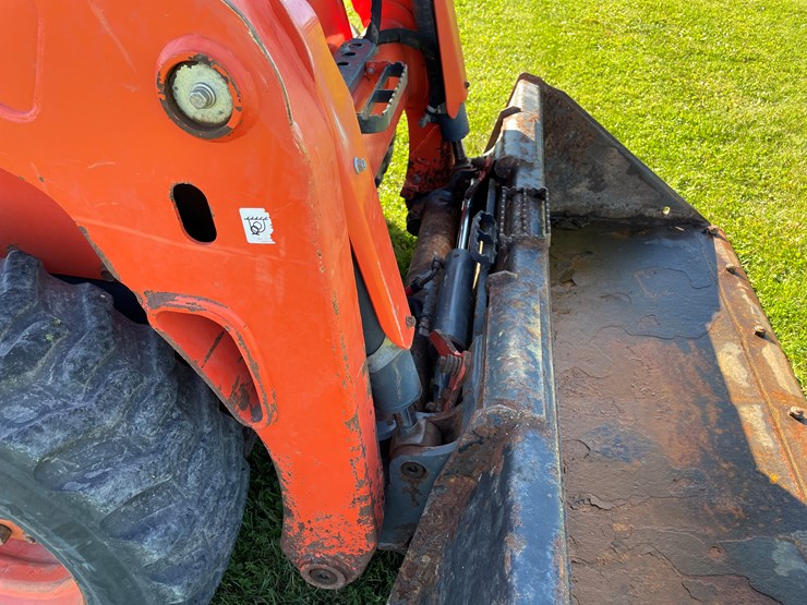 2023-kubota-ssv65-image-39