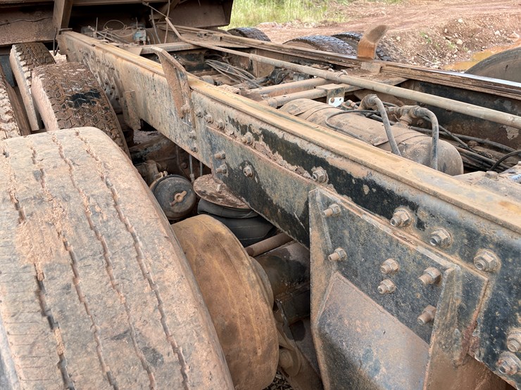 #412-•-1988-white-gmc/autocar-quad-axle-dump-truck-(title-in-delay)-(wakefield,-mi)-image-93