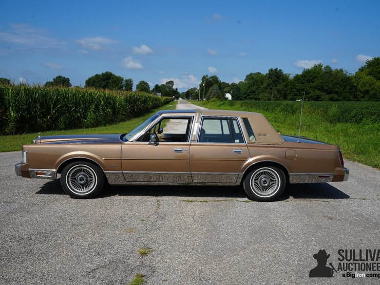 run-#141---1985-lincoln-town-car-signature-series-image-8