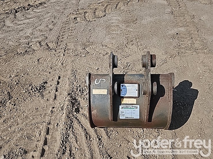 18"-hd-mini-excavator-bucket-image-4