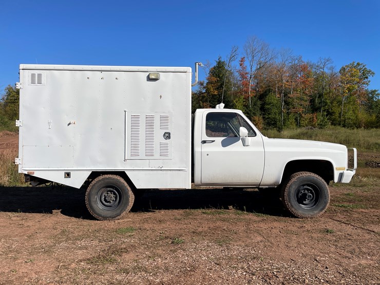 #516-•-1984-chevy-d350-4x4-pickup-(title-in-delay)-(wakefield,-mi)-image-4