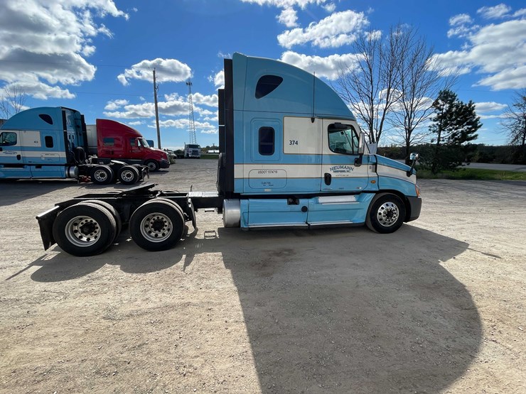 #404-•-2012-freightliner-semi-tractor-(has-wi-title)-(whitelaw,-wi)-image-6