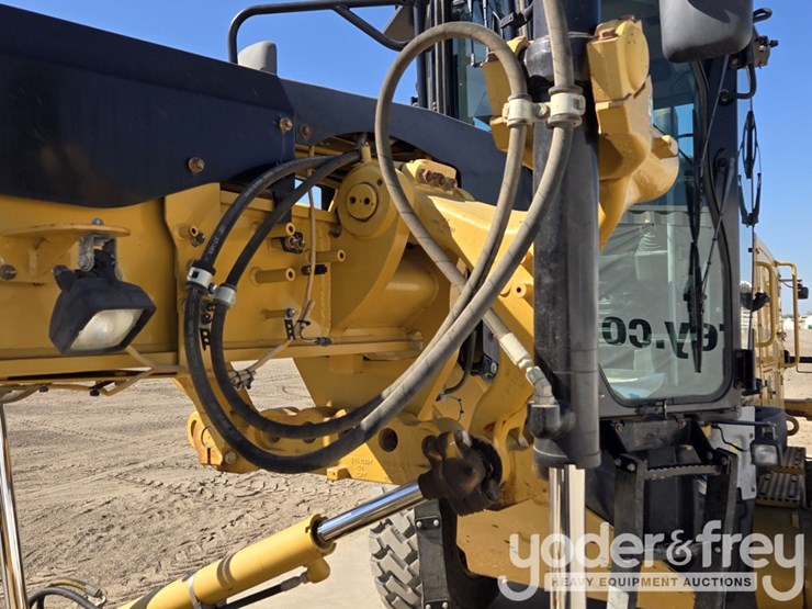 2016-caterpillar-12m3-image-15