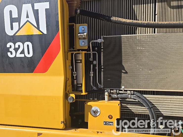 2018-caterpillar-320-image-40