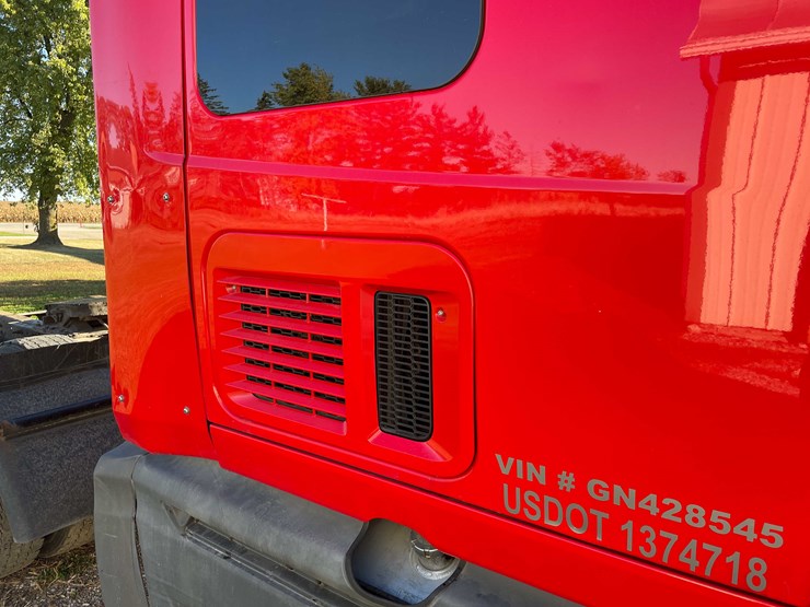 #402-•-2016-international-semi-tractor-(has-wi-title)-(denmark,-wi)-image-25
