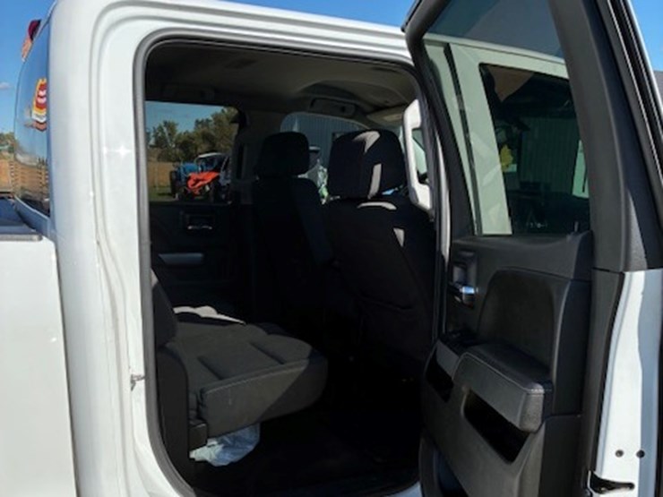 #502-•-2017-chevrolet-z71-truck-lt-(has-wi-title)-(clintonville,-wi)-image-6
