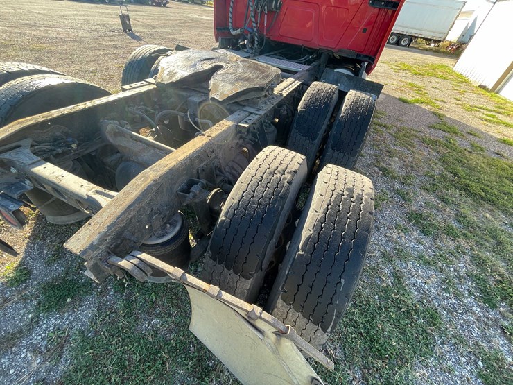 #402-•-2016-international-semi-tractor-(has-wi-title)-(denmark,-wi)-image-38